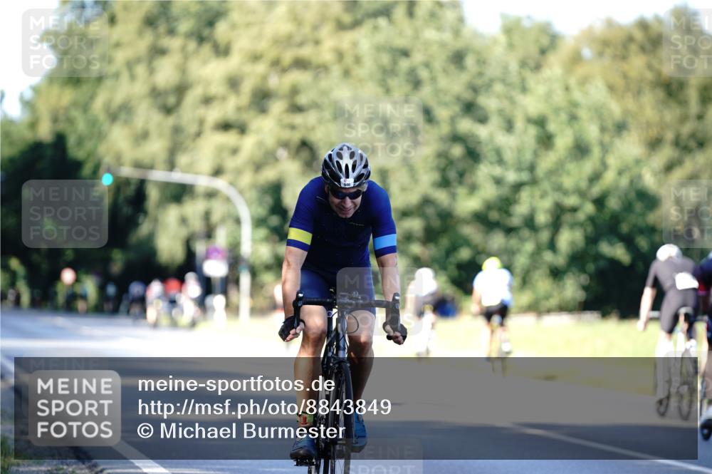 07.09.2025 - 19. Norderstedt Triathlon Michael Burmester http://msf.ph/oto/8843849 07.09.2025 15:57:33 Radfahren 946, 1458 meine-sportfotos.de