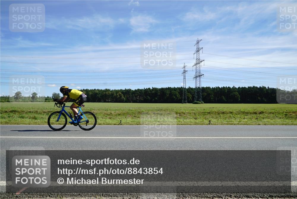 07.09.2025 - 19. Norderstedt Triathlon Michael Burmester http://msf.ph/oto/8843854 07.09.2025 12:41:06 Radfahren  meine-sportfotos.de