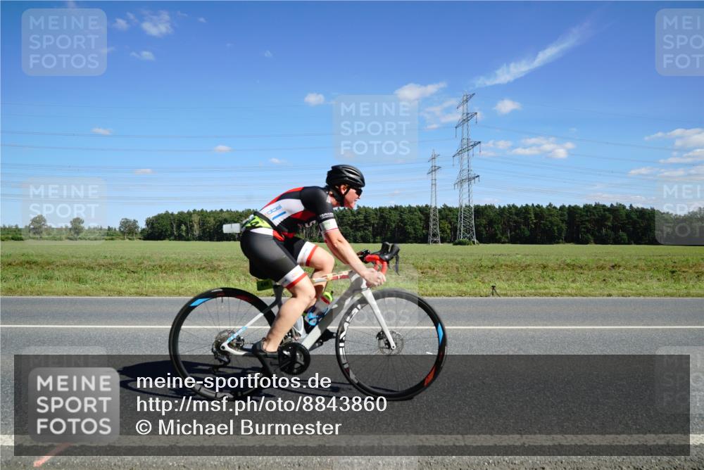 07.09.2025 - 19. Norderstedt Triathlon Michael Burmester http://msf.ph/oto/8843860 07.09.2025 14:46:36 Radfahren 446 meine-sportfotos.de
