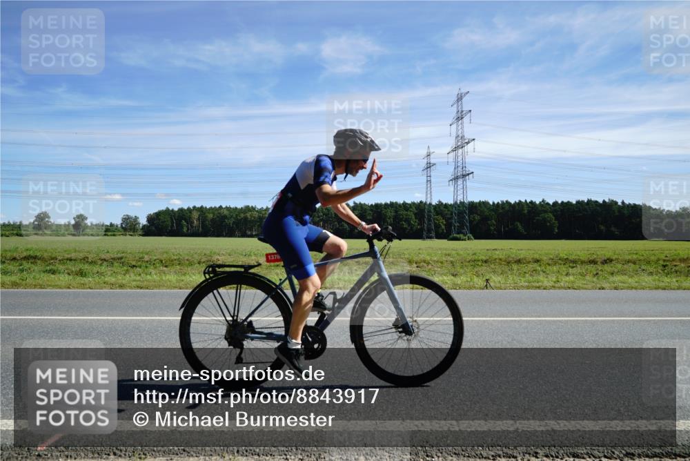 07.09.2025 - 19. Norderstedt Triathlon Michael Burmester http://msf.ph/oto/8843917 07.09.2025 12:41:46 Radfahren 735, 752, 1376 meine-sportfotos.de