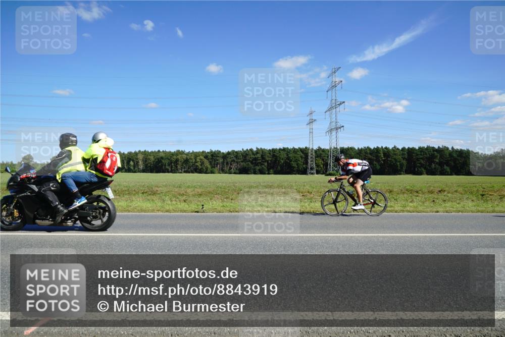 07.09.2025 - 19. Norderstedt Triathlon Michael Burmester http://msf.ph/oto/8843919 07.09.2025 14:47:08 Radfahren 1480 meine-sportfotos.de