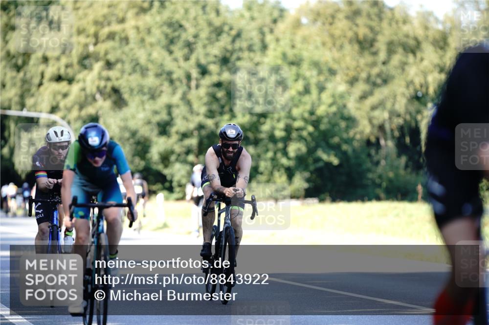 07.09.2025 - 19. Norderstedt Triathlon Michael Burmester http://msf.ph/oto/8843922 07.09.2025 15:58:09 Radfahren 488, 543, 927, 1080, 1514, 1527 meine-sportfotos.de