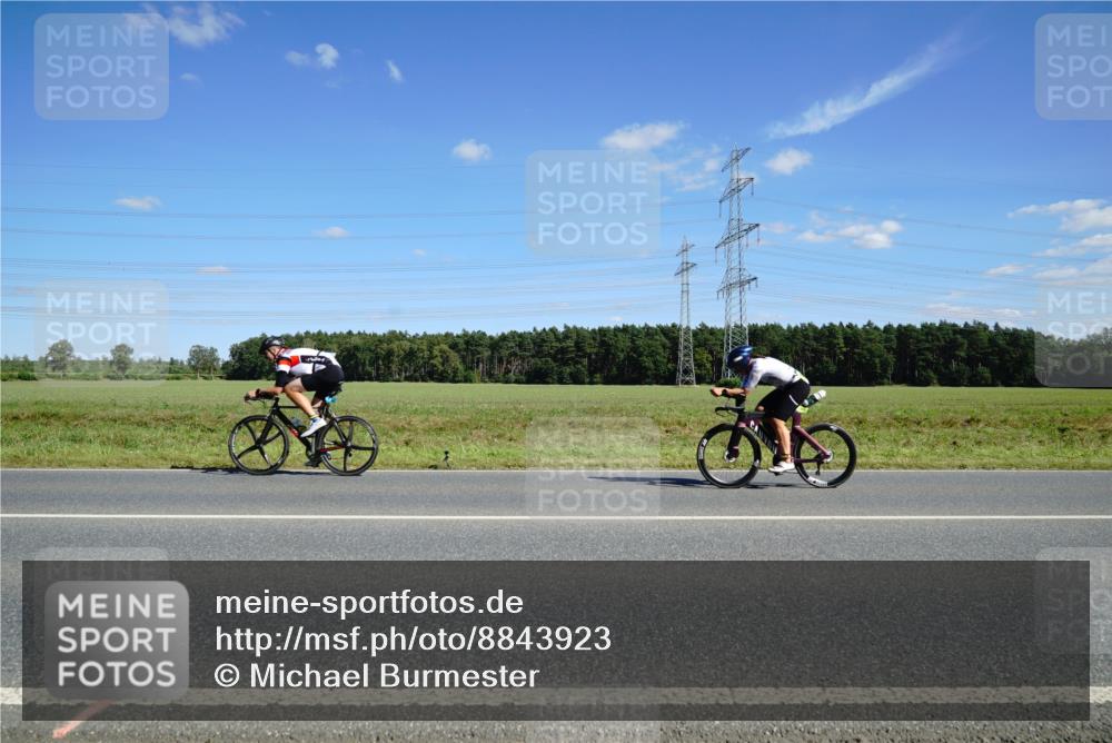 07.09.2025 - 19. Norderstedt Triathlon Michael Burmester http://msf.ph/oto/8843923 07.09.2025 14:47:08 Radfahren 1480 meine-sportfotos.de
