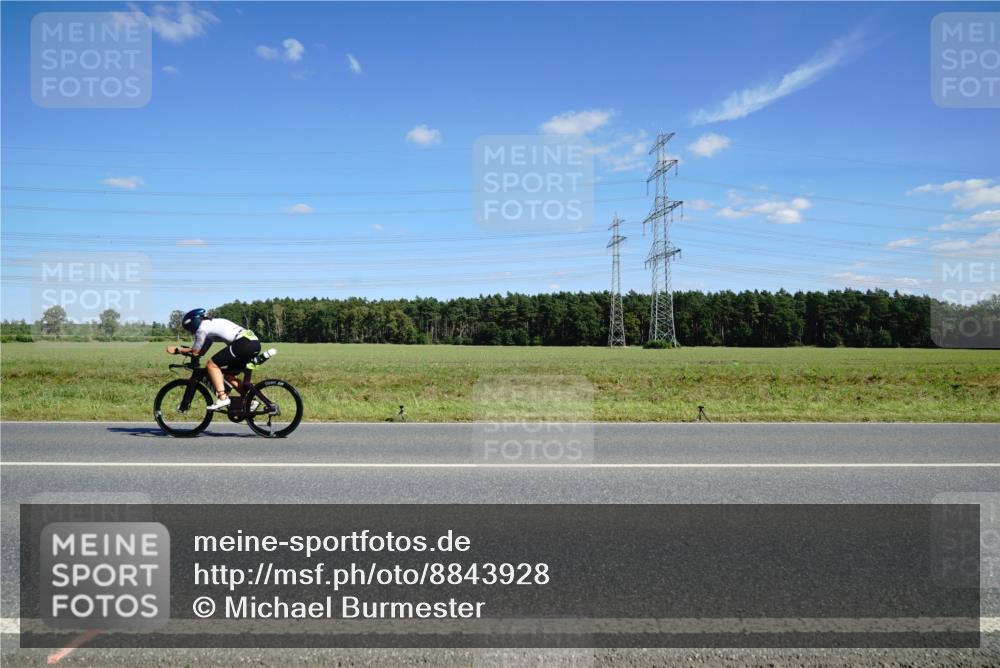 07.09.2025 - 19. Norderstedt Triathlon Michael Burmester http://msf.ph/oto/8843928 07.09.2025 14:47:09 Radfahren 1480 meine-sportfotos.de