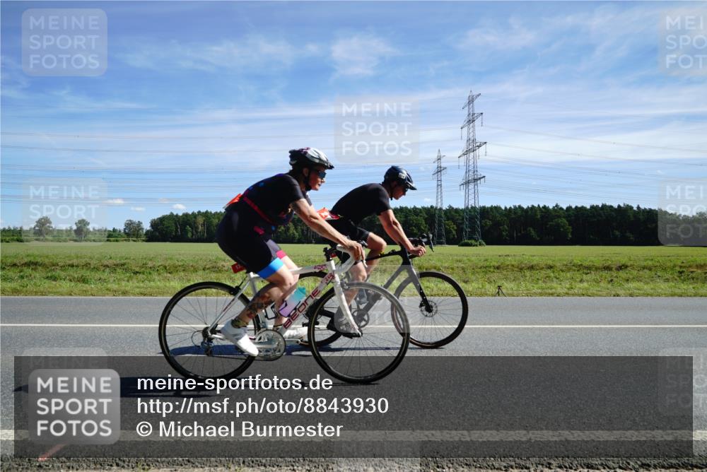 07.09.2025 - 19. Norderstedt Triathlon Michael Burmester http://msf.ph/oto/8843930 07.09.2025 12:41:52 Radfahren 137, 150, 214, 735 meine-sportfotos.de