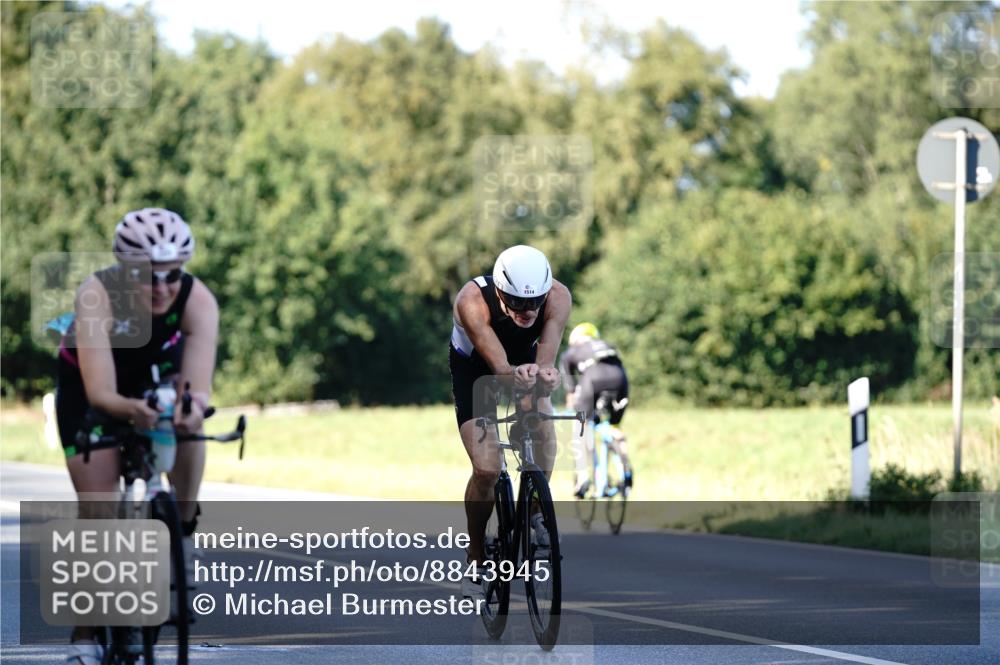 07.09.2025 - 19. Norderstedt Triathlon Michael Burmester http://msf.ph/oto/8843945 07.09.2025 15:58:11 Radfahren 488, 543, 927, 1080, 1514, 1527, 1538 meine-sportfotos.de