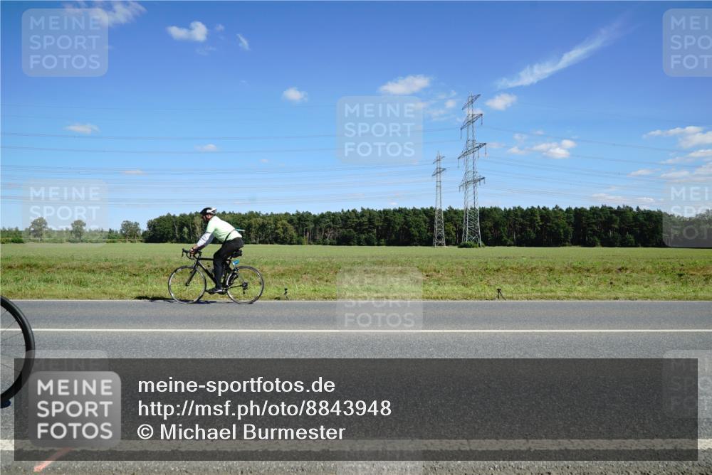 07.09.2025 - 19. Norderstedt Triathlon Michael Burmester http://msf.ph/oto/8843948 07.09.2025 14:47:21 Radfahren 455, 458 meine-sportfotos.de