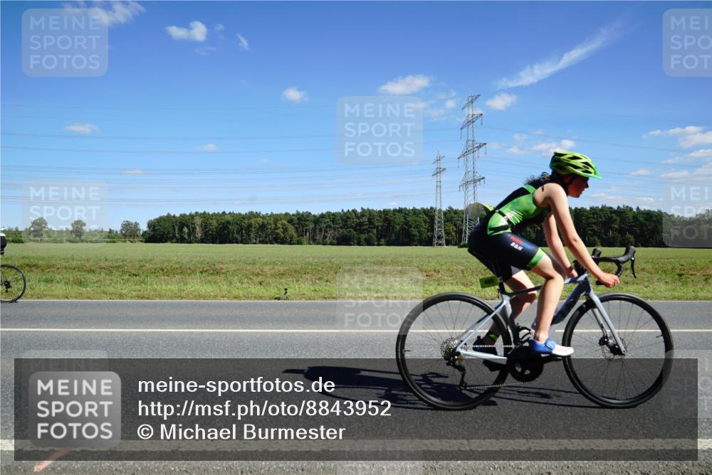 07.09.2025 - 19. Norderstedt Triathlon Michael Burmester http://msf.ph/oto/8843952 07.09.2025 14:47:22 Radfahren 455, 458 meine-sportfotos.de