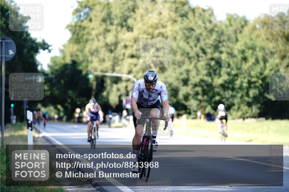 07.09.2025 - 19. Norderstedt Triathlon Michael Burmester http://msf.ph/oto/8843968 07.09.2025 15:58:18 Radfahren 943 meine-sportfotos.de