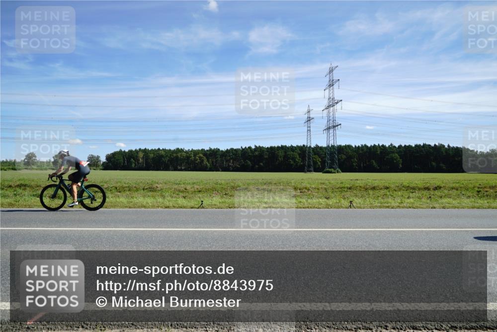 07.09.2025 - 19. Norderstedt Triathlon Michael Burmester http://msf.ph/oto/8843975 07.09.2025 12:42:38 Radfahren 290, 295, 698, 1264 meine-sportfotos.de