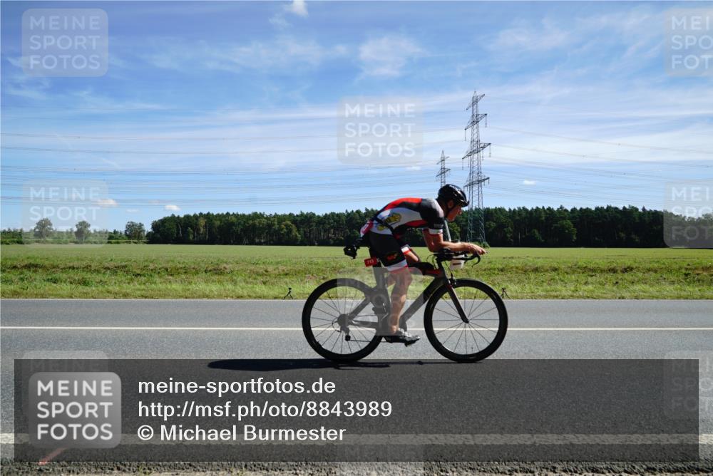 07.09.2025 - 19. Norderstedt Triathlon Michael Burmester http://msf.ph/oto/8843989 07.09.2025 12:42:44 Radfahren 157, 713, 750, 1328 meine-sportfotos.de