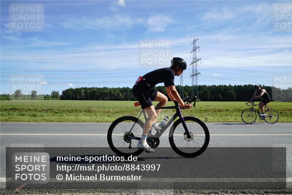 07.09.2025 - 19. Norderstedt Triathlon Michael Burmester http://msf.ph/oto/8843997 07.09.2025 12:42:46 Radfahren 713, 750, 1328 meine-sportfotos.de