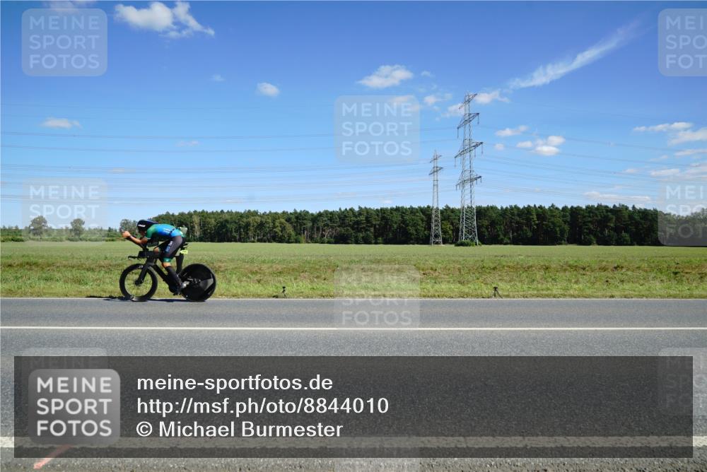07.09.2025 - 19. Norderstedt Triathlon Michael Burmester http://msf.ph/oto/8844010 07.09.2025 14:48:05 Radfahren 879 meine-sportfotos.de