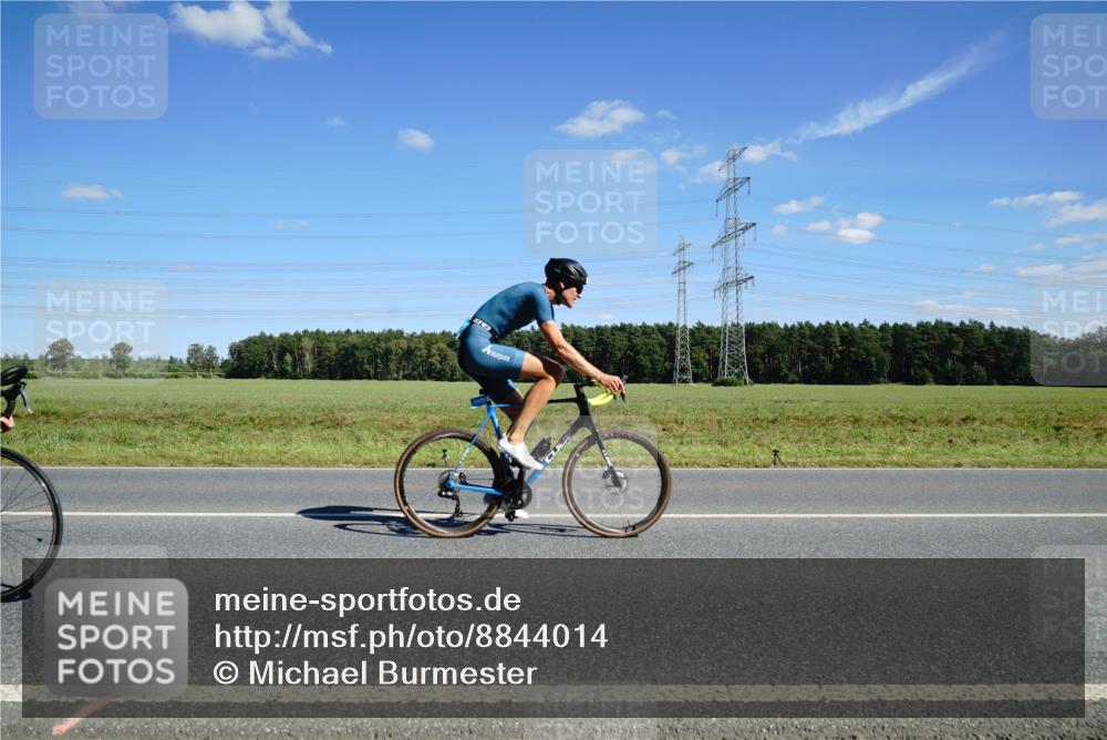 07.09.2025 - 19. Norderstedt Triathlon Michael Burmester http://msf.ph/oto/8844014 07.09.2025 14:48:09 Radfahren 417, 977, 1478 meine-sportfotos.de