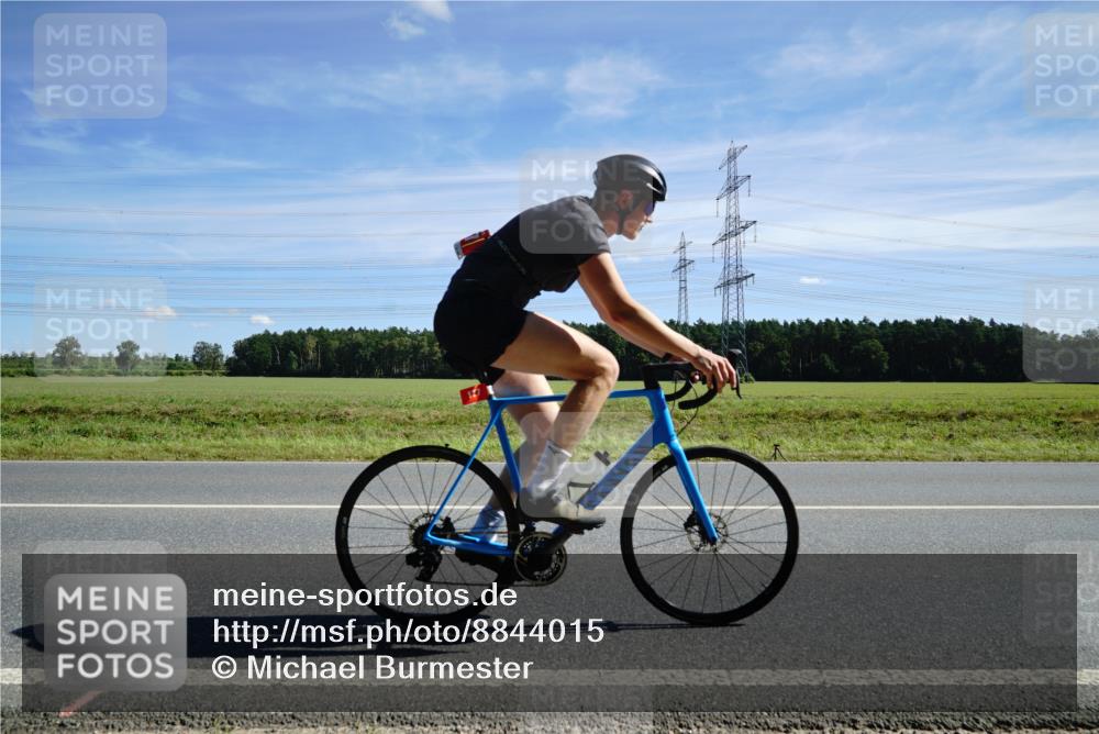 07.09.2025 - 19. Norderstedt Triathlon Michael Burmester http://msf.ph/oto/8844015 07.09.2025 12:42:59 Radfahren 177, 1345 meine-sportfotos.de