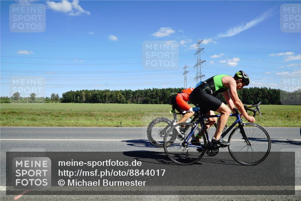 07.09.2025 - 19. Norderstedt Triathlon Michael Burmester http://msf.ph/oto/8844017 07.09.2025 14:48:10 Radfahren 417, 977, 1478 meine-sportfotos.de
