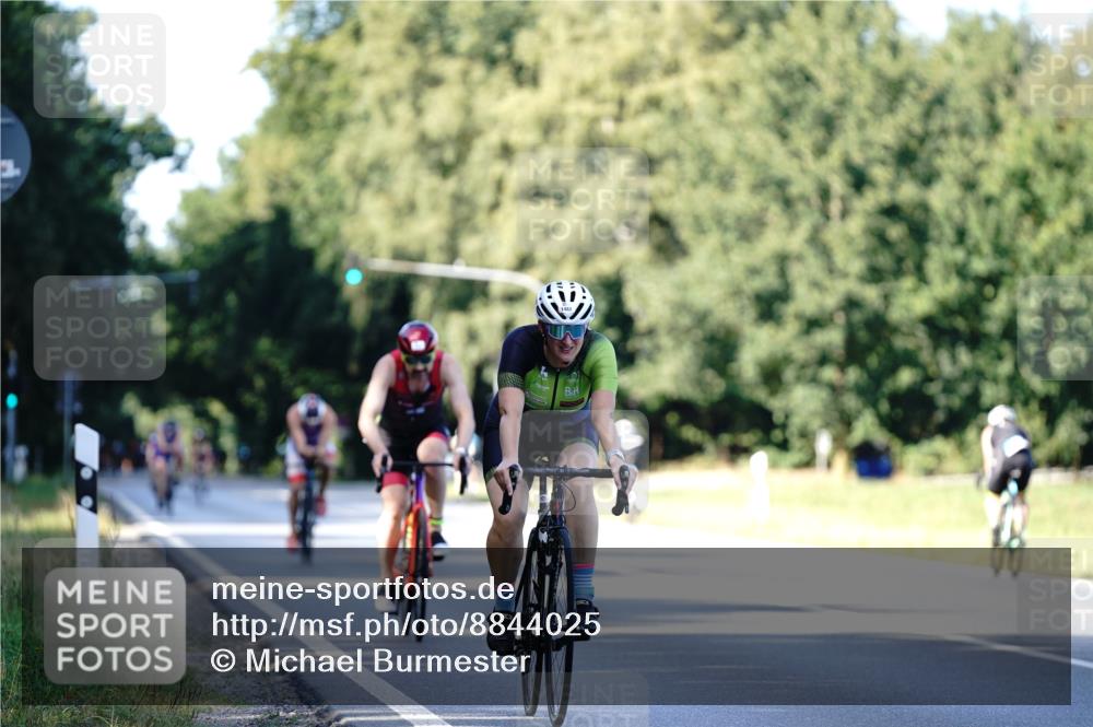 07.09.2025 - 19. Norderstedt Triathlon Michael Burmester http://msf.ph/oto/8844025 07.09.2025 15:58:35 Radfahren 530, 1482, 1575 meine-sportfotos.de