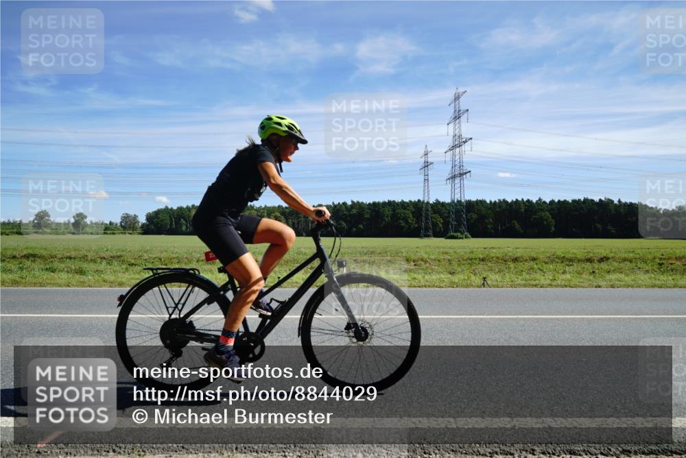 07.09.2025 - 19. Norderstedt Triathlon Michael Burmester http://msf.ph/oto/8844029 07.09.2025 12:43:07 Radfahren 145, 239, 266, 1322 meine-sportfotos.de