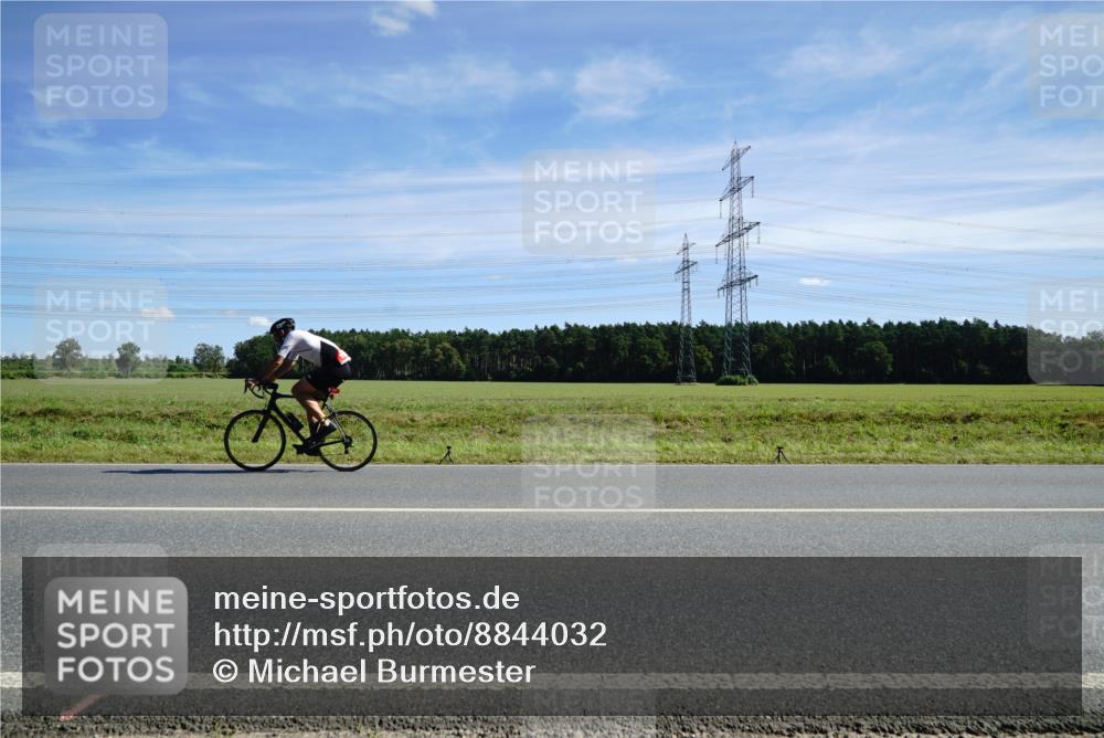 07.09.2025 - 19. Norderstedt Triathlon Michael Burmester http://msf.ph/oto/8844032 07.09.2025 12:43:09 Radfahren 145, 239 meine-sportfotos.de