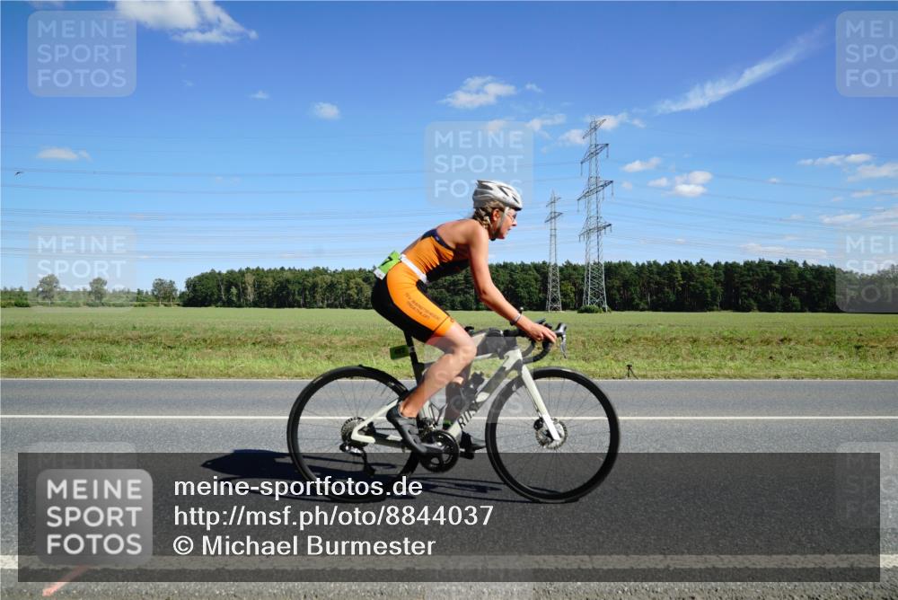 07.09.2025 - 19. Norderstedt Triathlon Michael Burmester http://msf.ph/oto/8844037 07.09.2025 14:48:26 Radfahren 457, 472, 1019 meine-sportfotos.de