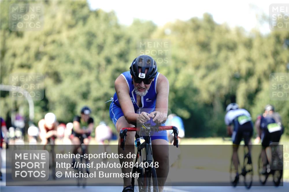 07.09.2025 - 19. Norderstedt Triathlon Michael Burmester http://msf.ph/oto/8844048 07.09.2025 15:58:44 Radfahren 933, 1064, 1449, 1541 meine-sportfotos.de