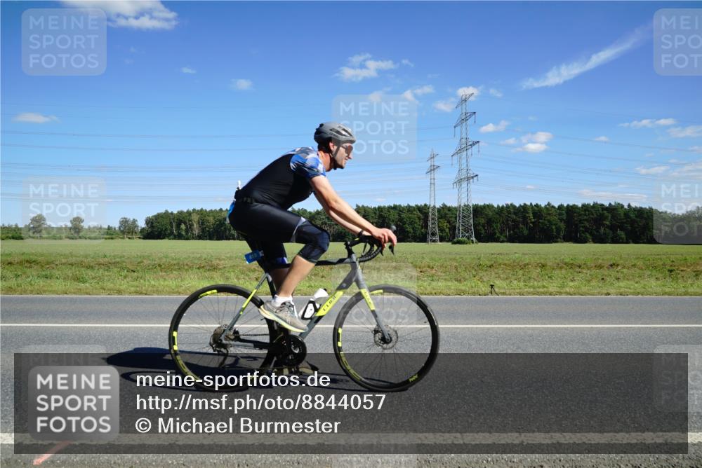 07.09.2025 - 19. Norderstedt Triathlon Michael Burmester http://msf.ph/oto/8844057 07.09.2025 14:48:51 Radfahren 410, 1510 meine-sportfotos.de