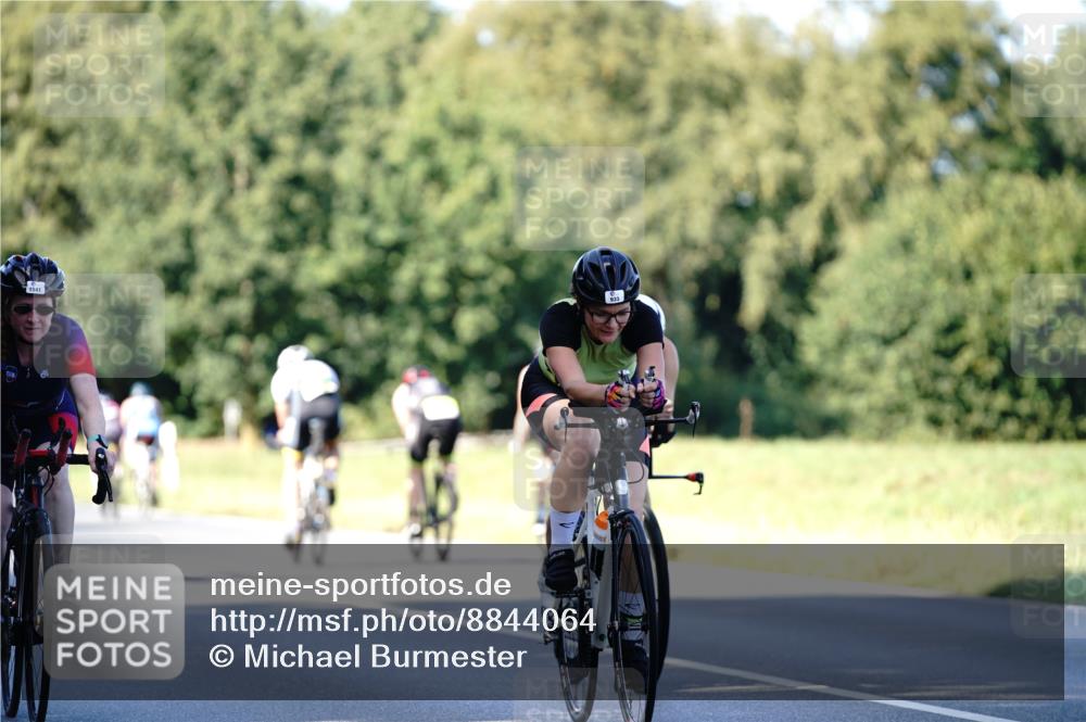 07.09.2025 - 19. Norderstedt Triathlon Michael Burmester http://msf.ph/oto/8844064 07.09.2025 15:58:45 Radfahren 933, 1064, 1449, 1541 meine-sportfotos.de