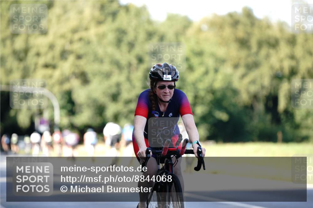 07.09.2025 - 19. Norderstedt Triathlon Michael Burmester http://msf.ph/oto/8844068 07.09.2025 15:58:46 Radfahren 933, 1064, 1449, 1541 meine-sportfotos.de