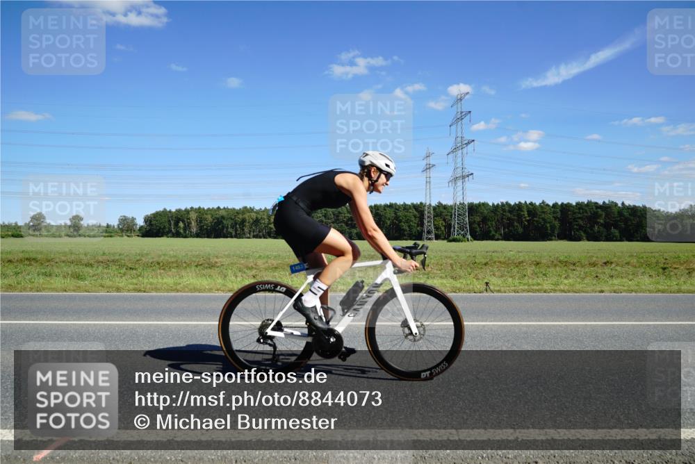 07.09.2025 - 19. Norderstedt Triathlon Michael Burmester http://msf.ph/oto/8844073 07.09.2025 14:49:03 Radfahren 374, 1453, 1489 meine-sportfotos.de