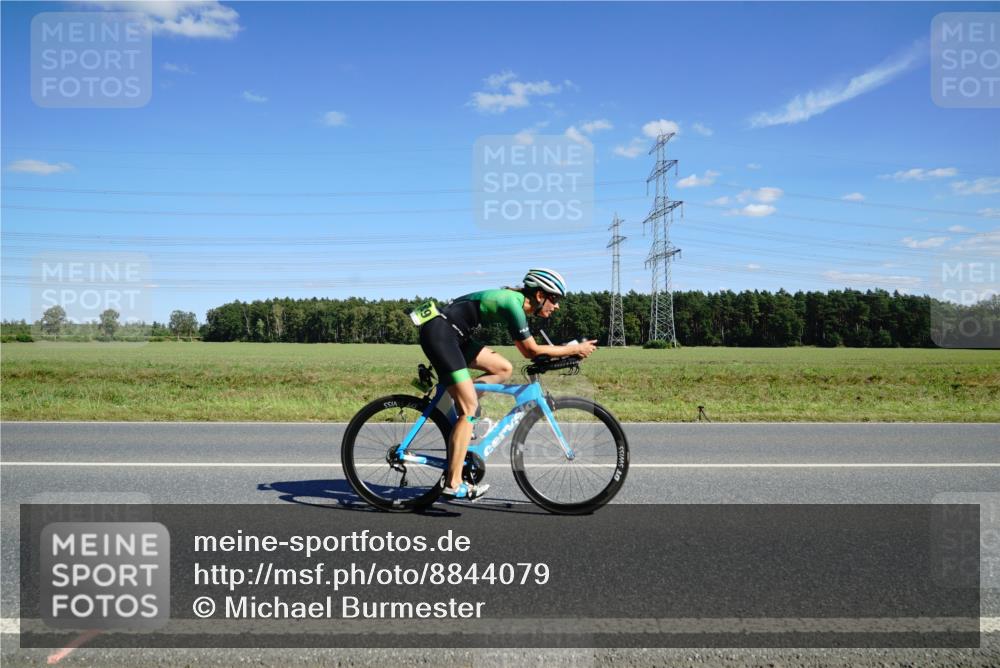 07.09.2025 - 19. Norderstedt Triathlon Michael Burmester http://msf.ph/oto/8844079 07.09.2025 14:49:05 Radfahren 374, 1453, 1489 meine-sportfotos.de