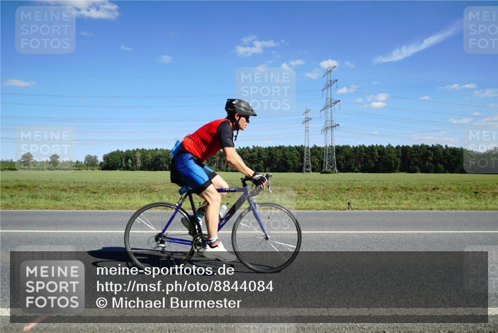 07.09.2025 - 19. Norderstedt Triathlon Michael Burmester http://msf.ph/oto/8844084 07.09.2025 14:49:06 Radfahren 374, 1453, 1489 meine-sportfotos.de