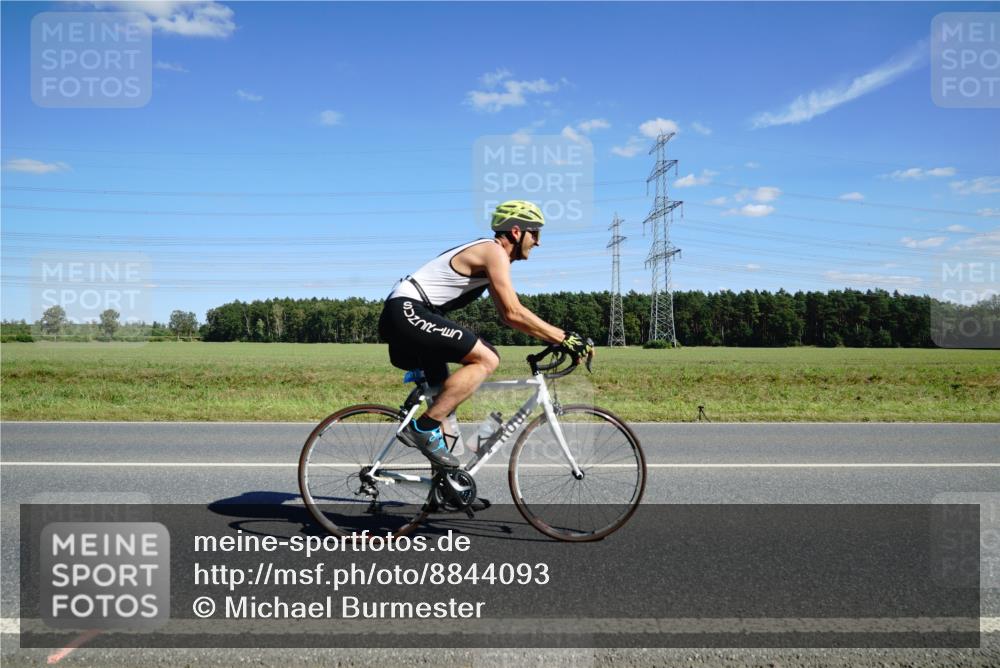 07.09.2025 - 19. Norderstedt Triathlon Michael Burmester http://msf.ph/oto/8844093 07.09.2025 14:49:10 Radfahren 1471 meine-sportfotos.de