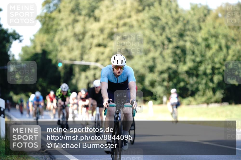 07.09.2025 - 19. Norderstedt Triathlon Michael Burmester http://msf.ph/oto/8844095 07.09.2025 15:58:58 Radfahren 386, 501, 1632 meine-sportfotos.de