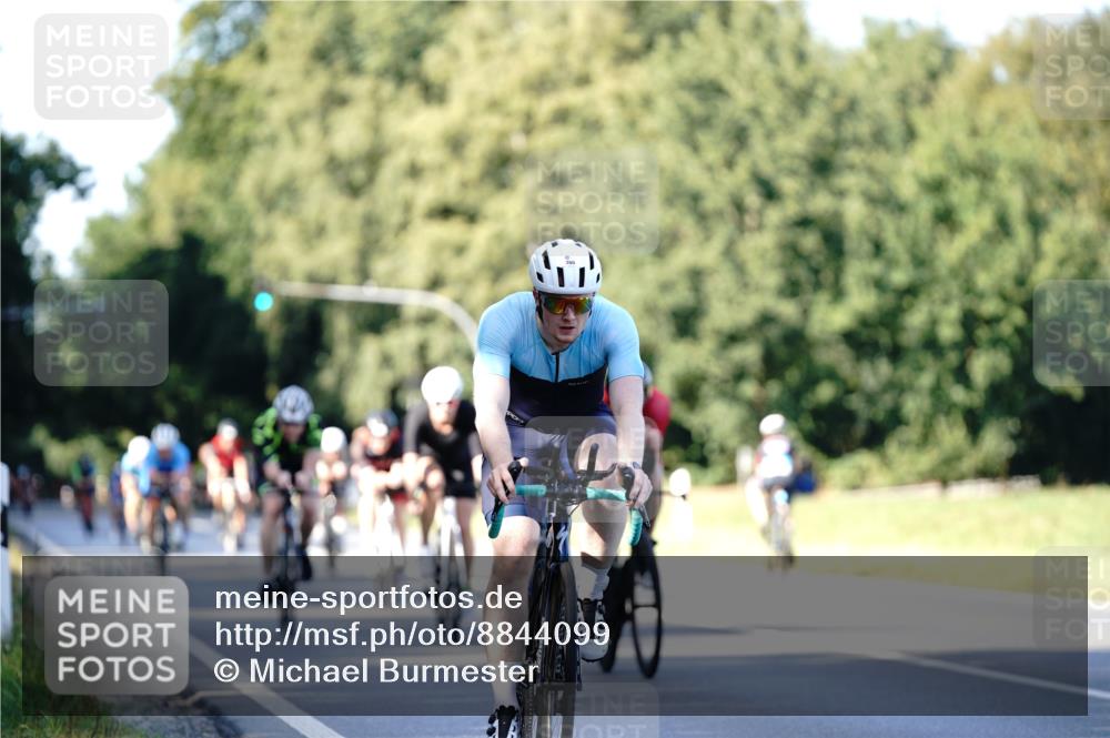 07.09.2025 - 19. Norderstedt Triathlon Michael Burmester http://msf.ph/oto/8844099 07.09.2025 15:58:58 Radfahren 386, 501, 1632 meine-sportfotos.de