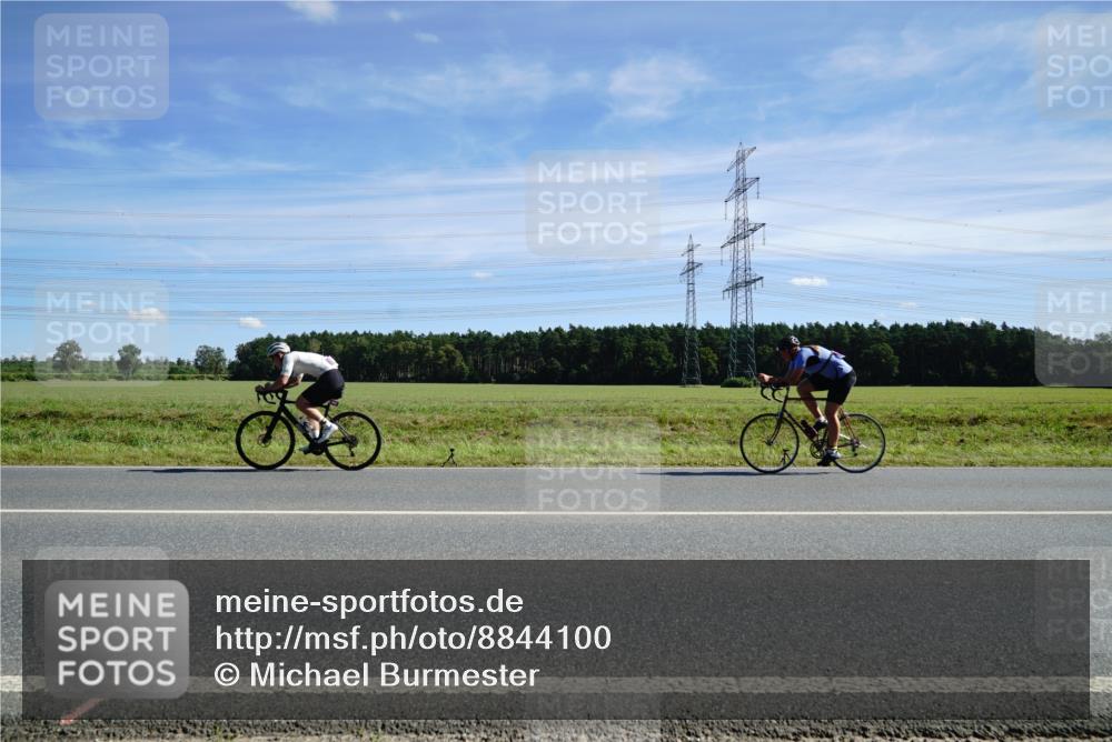 07.09.2025 - 19. Norderstedt Triathlon Michael Burmester http://msf.ph/oto/8844100 07.09.2025 12:43:50 Radfahren 1385 meine-sportfotos.de