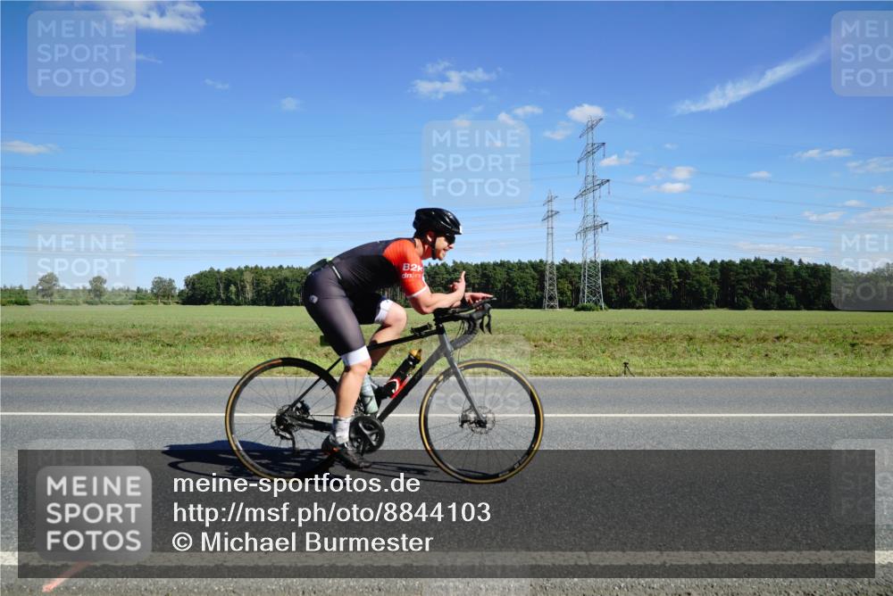07.09.2025 - 19. Norderstedt Triathlon Michael Burmester http://msf.ph/oto/8844103 07.09.2025 14:49:16 Radfahren 968 meine-sportfotos.de