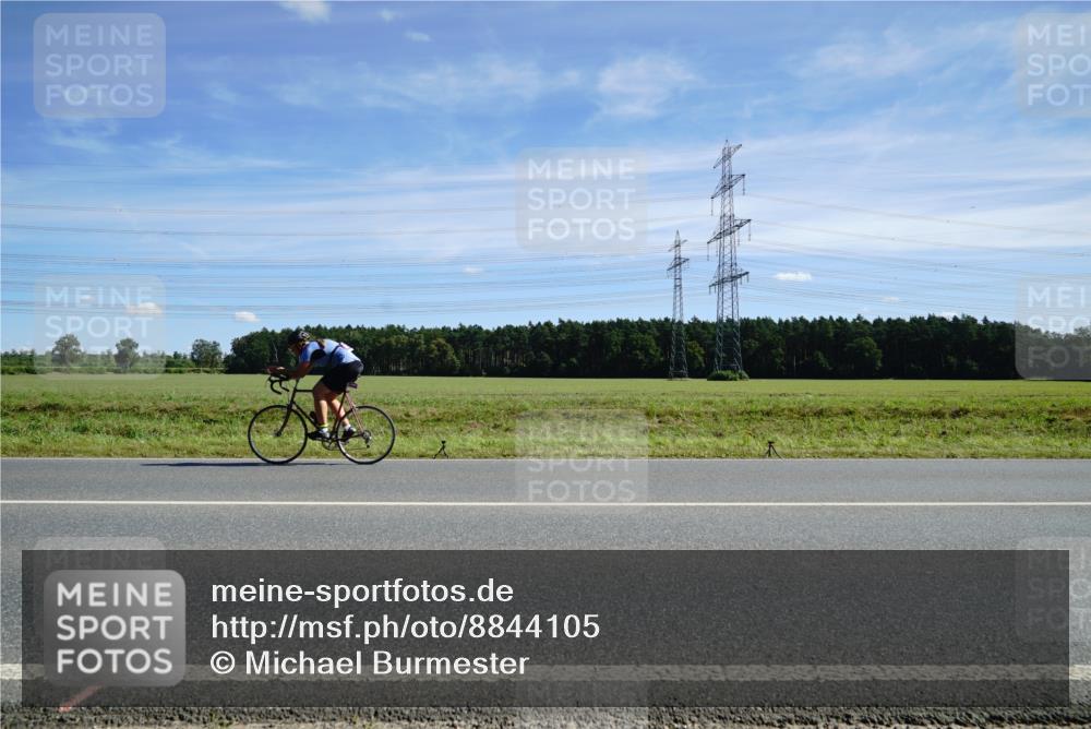 07.09.2025 - 19. Norderstedt Triathlon Michael Burmester http://msf.ph/oto/8844105 07.09.2025 12:43:50 Radfahren 1385 meine-sportfotos.de
