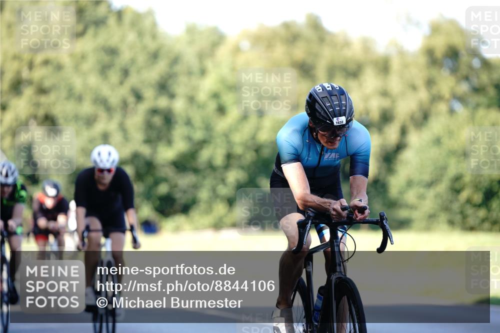 07.09.2025 - 19. Norderstedt Triathlon Michael Burmester http://msf.ph/oto/8844106 07.09.2025 15:59:00 Radfahren 386, 501, 517, 915, 1073, 1632 meine-sportfotos.de