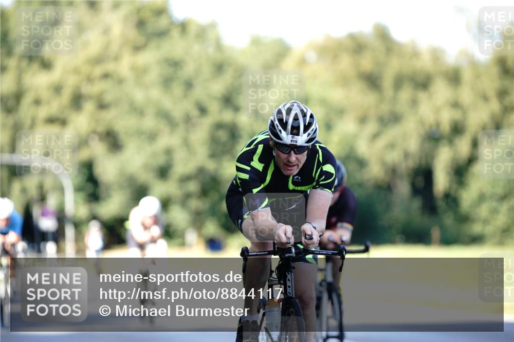 07.09.2025 - 19. Norderstedt Triathlon Michael Burmester http://msf.ph/oto/8844117 07.09.2025 15:59:01 Radfahren 386, 425, 501, 517, 915, 1073, 1562, 1632 meine-sportfotos.de