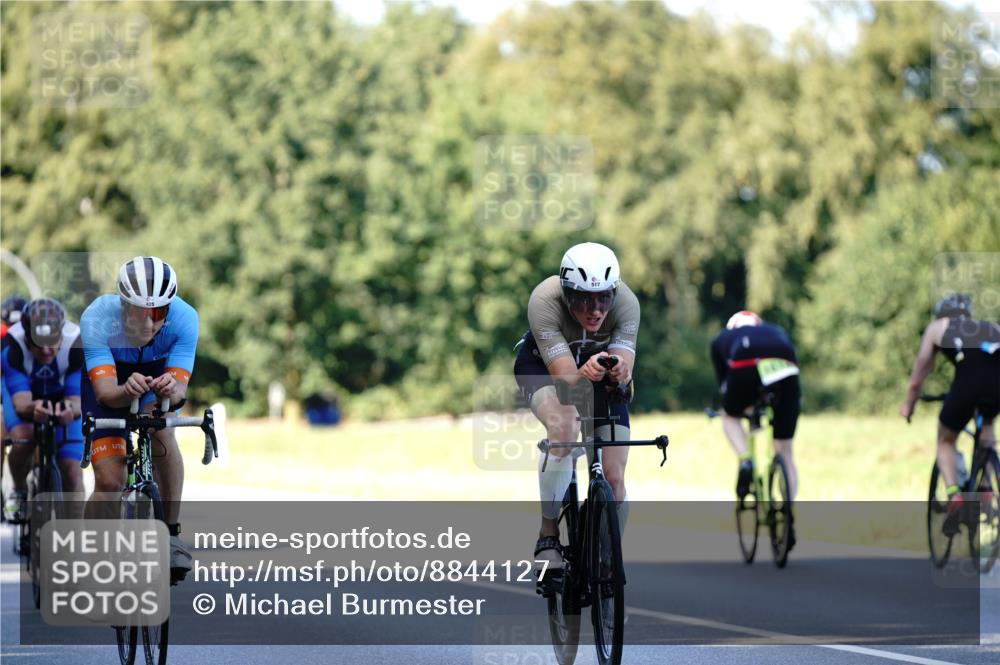 07.09.2025 - 19. Norderstedt Triathlon Michael Burmester http://msf.ph/oto/8844127 07.09.2025 15:59:02 Radfahren 386, 425, 501, 517, 915, 1073, 1562, 1585, 1632 meine-sportfotos.de