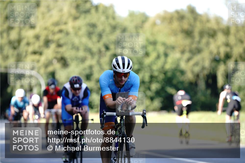 07.09.2025 - 19. Norderstedt Triathlon Michael Burmester http://msf.ph/oto/8844130 07.09.2025 15:59:03 Radfahren 425, 501, 517, 915, 1065, 1073, 1101, 1562, 1585, 1632 meine-sportfotos.de