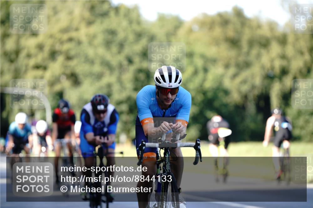07.09.2025 - 19. Norderstedt Triathlon Michael Burmester http://msf.ph/oto/8844133 07.09.2025 15:59:03 Radfahren 425, 501, 517, 915, 1065, 1073, 1101, 1562, 1585, 1632 meine-sportfotos.de