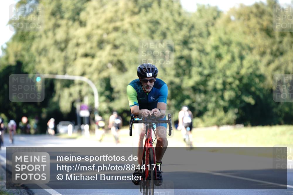 07.09.2025 - 19. Norderstedt Triathlon Michael Burmester http://msf.ph/oto/8844171 07.09.2025 15:59:08 Radfahren 532, 1051, 1065, 1101, 1563, 1585 meine-sportfotos.de
