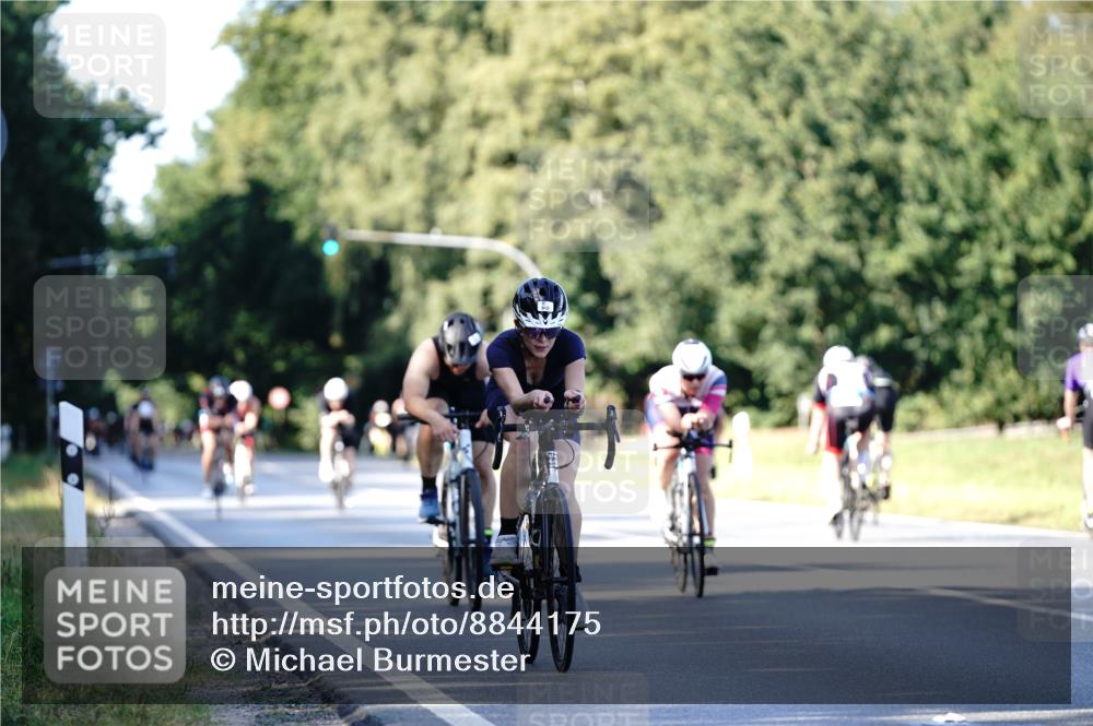 07.09.2025 - 19. Norderstedt Triathlon Michael Burmester http://msf.ph/oto/8844175 07.09.2025 15:59:14 Radfahren 875, 912, 1532 meine-sportfotos.de