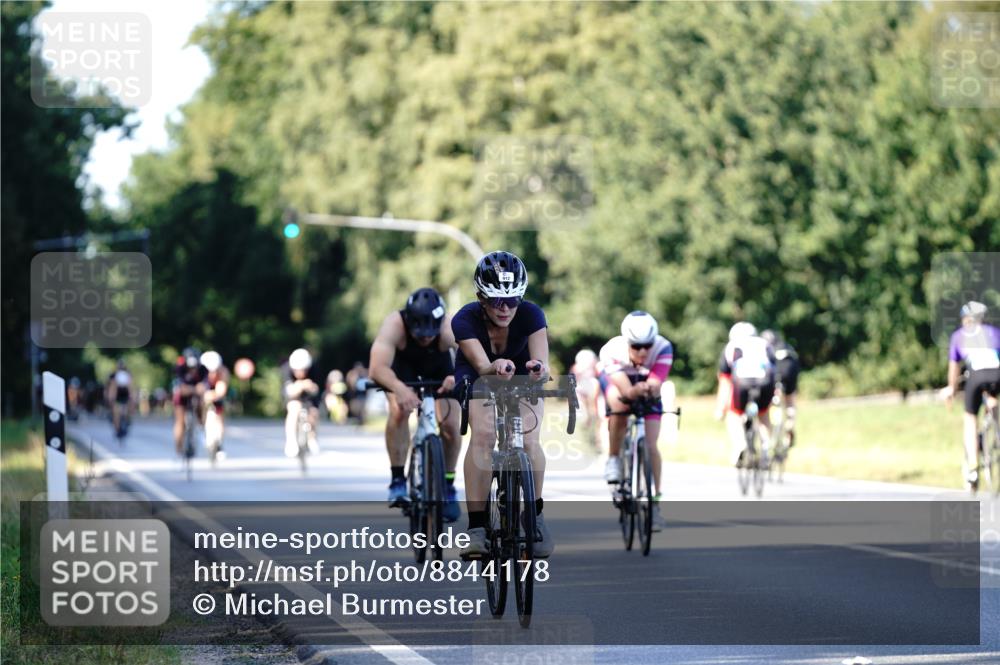 07.09.2025 - 19. Norderstedt Triathlon Michael Burmester http://msf.ph/oto/8844178 07.09.2025 15:59:14 Radfahren 875, 912, 1532 meine-sportfotos.de