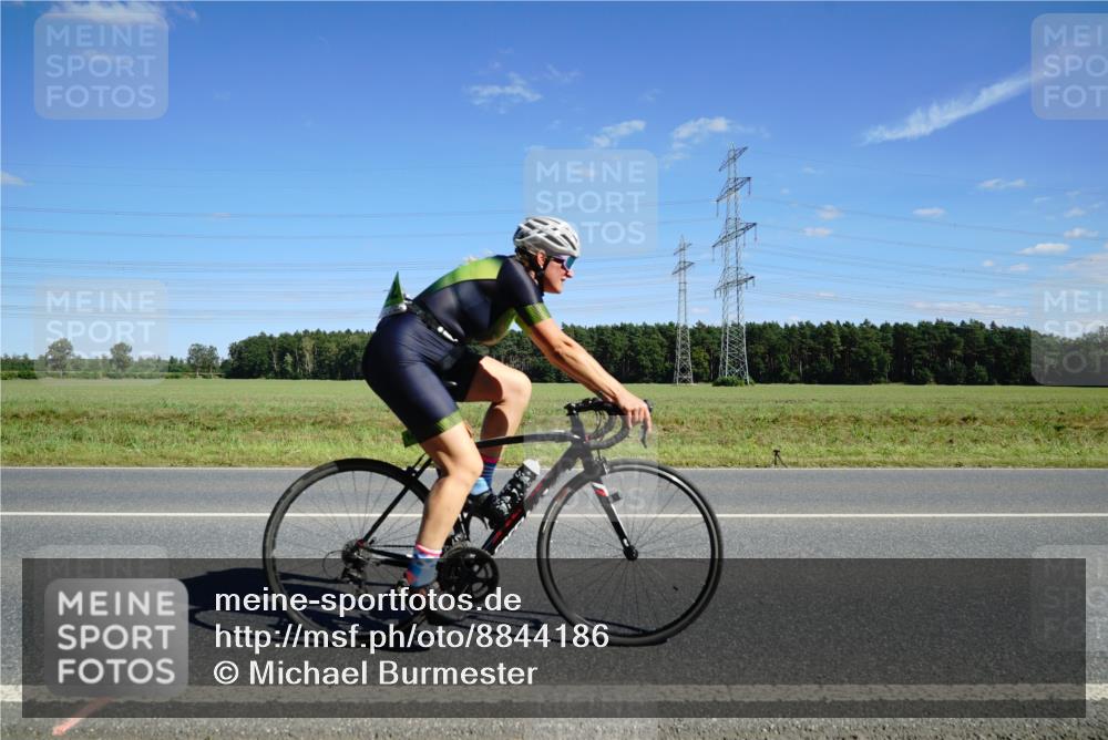 07.09.2025 - 19. Norderstedt Triathlon Michael Burmester http://msf.ph/oto/8844186 07.09.2025 14:50:05 Radfahren 460, 1482 meine-sportfotos.de