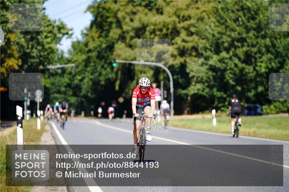 07.09.2025 - 19. Norderstedt Triathlon Michael Burmester http://msf.ph/oto/8844193 07.09.2025 13:05:31 Radfahren 343 meine-sportfotos.de