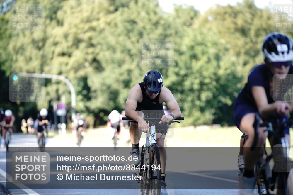 07.09.2025 - 19. Norderstedt Triathlon Michael Burmester http://msf.ph/oto/8844194 07.09.2025 15:59:16 Radfahren 548, 875, 912, 1532 meine-sportfotos.de