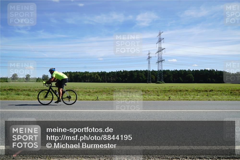 07.09.2025 - 19. Norderstedt Triathlon Michael Burmester http://msf.ph/oto/8844195 07.09.2025 12:44:20 Radfahren 707 meine-sportfotos.de