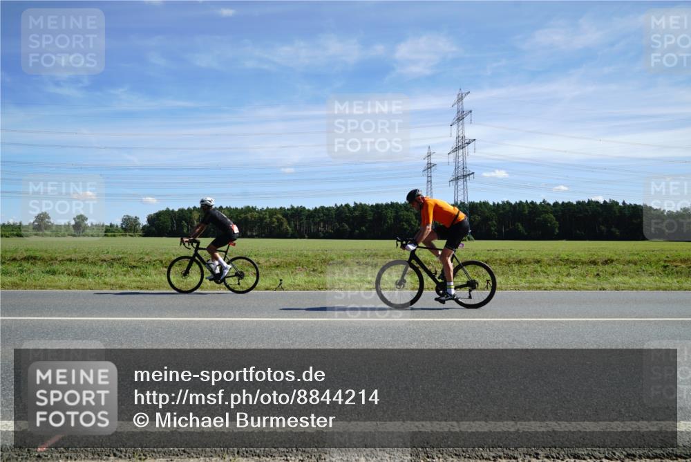 07.09.2025 - 19. Norderstedt Triathlon Michael Burmester http://msf.ph/oto/8844214 07.09.2025 12:44:26 Radfahren 742 meine-sportfotos.de